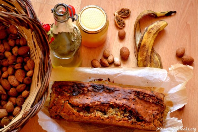 Sicily scented banana bread, al miele, fichi secchi, mandorle e olio d'oliva