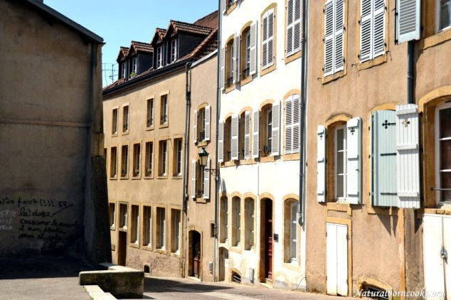 quartier_saint_croix_mur